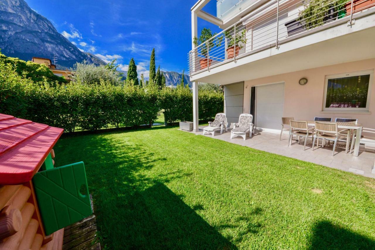 Private Garden In Paradise Apartment